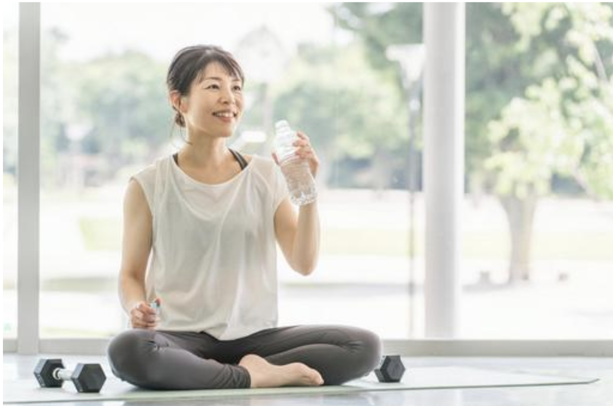 ヘルシーな朝食と一杯の水